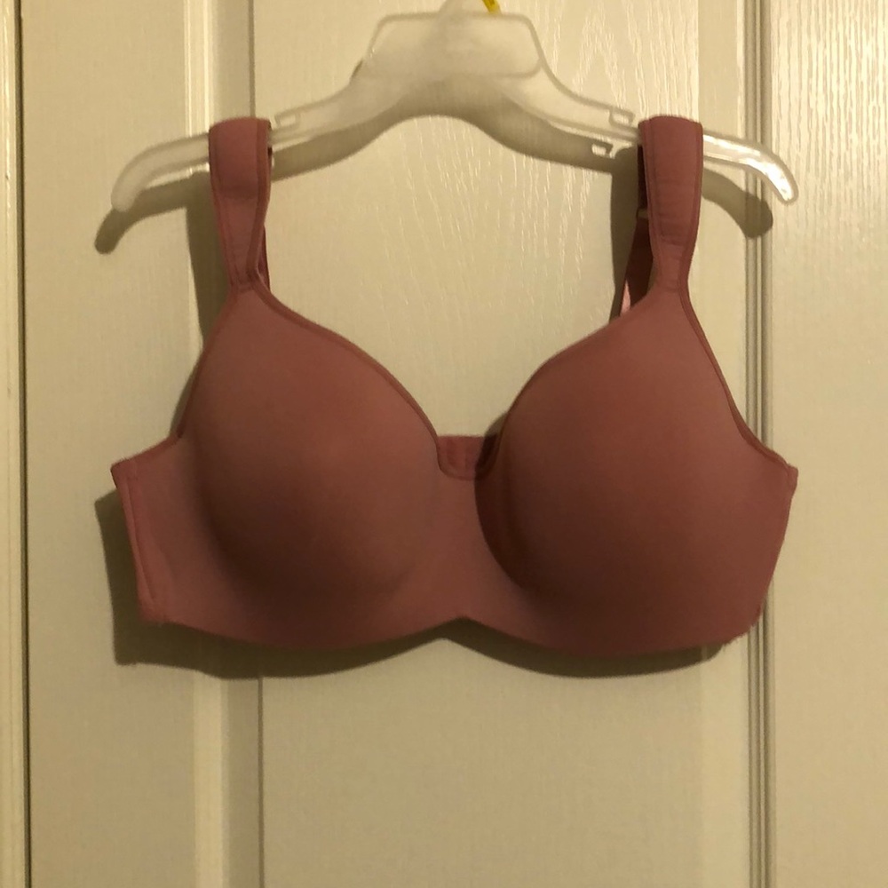 LAURA ASHLEY Ladies bra size 42 D .